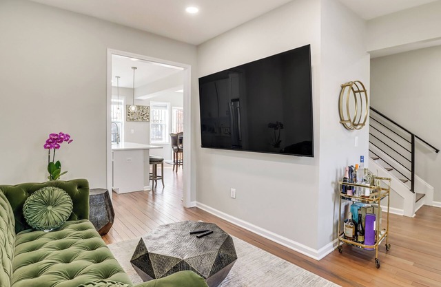 < 1 Mi to Howard University: Townhome w/Deck