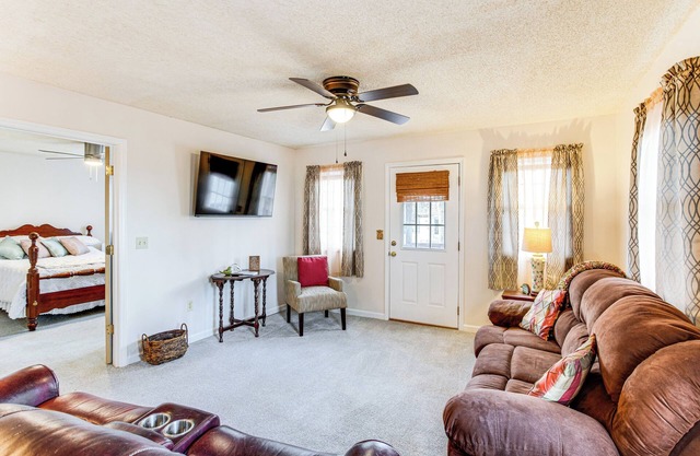 1 Mi to Lake Murray: Pet-Friendly Home w/Deck