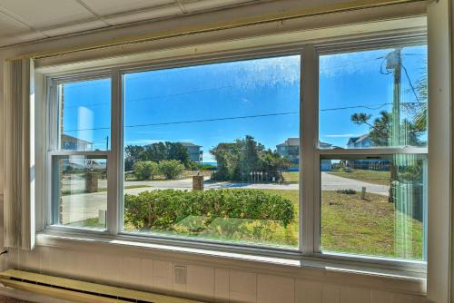1 Ocean Fun Emerald Isle Apt, Steps to Beaches!
