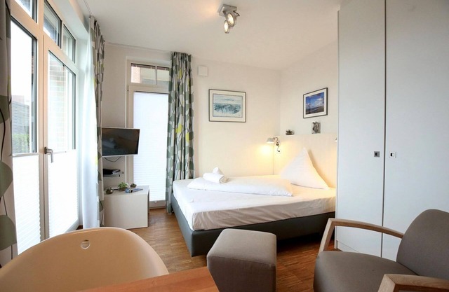 1-room vacation apartment with beautiful terrace - only 100 m to the North Sea beach! -