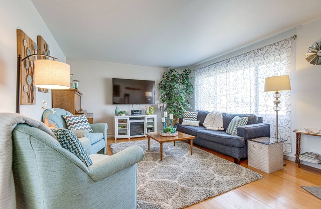 10 Mi to Dtwn Denver: Lakewood Home w/Patio