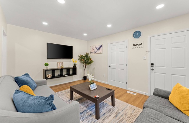 10 Mins From Downtown ATL and 8 Mins From Airport!