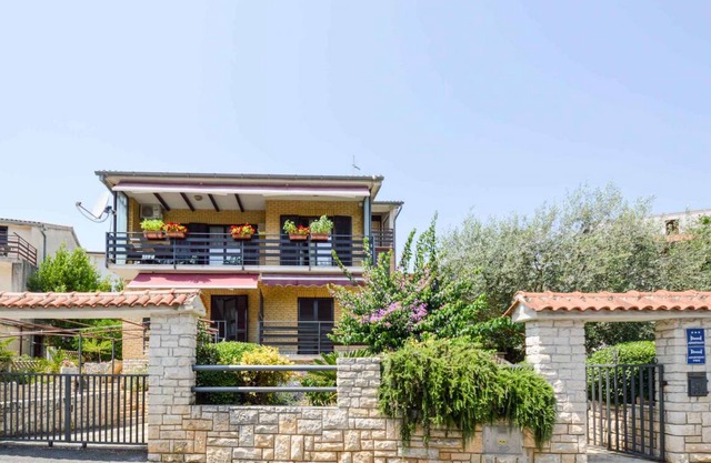 100 m² Apartment ∙ 3 bedrooms ∙ 5 guests