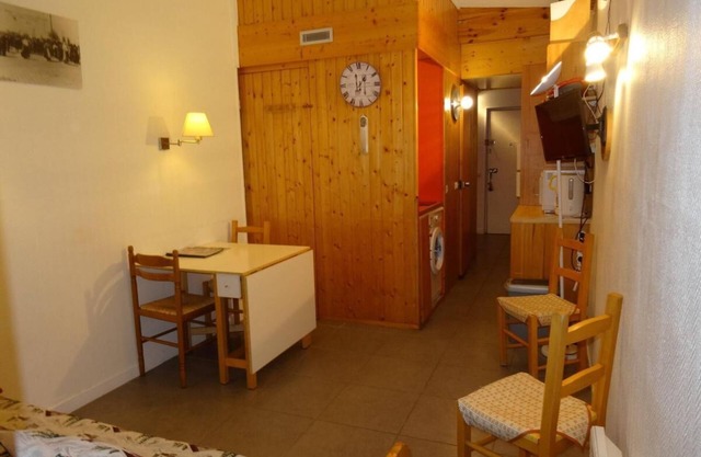 100m from ski slopes, 4th floor, view mountain, balcony, tv, 24m², Les Arcs