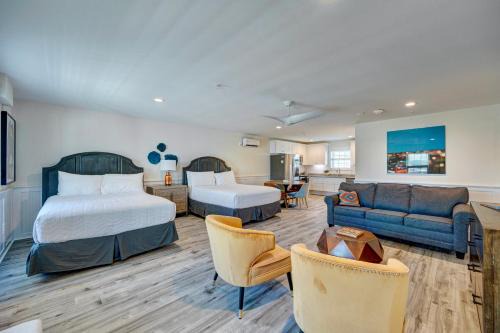 102 Queen ADA Suite, 1st Floor Low Tide