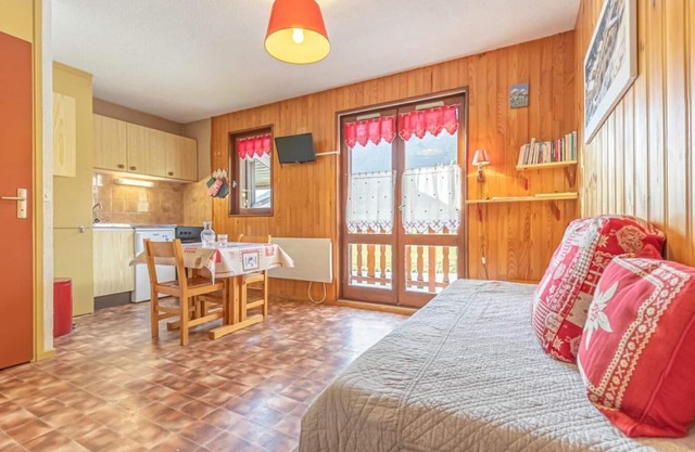 10m from ski slopes, 2nd floor, balcony, ski locker, 18m², Aussois