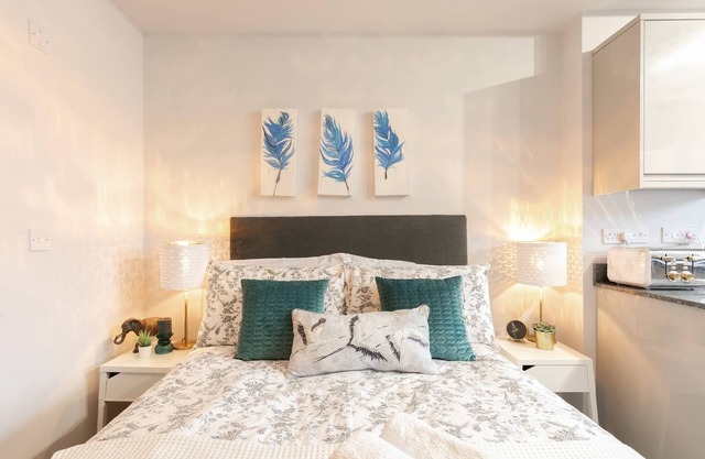 12 Helena Luxury Serviced Apartment