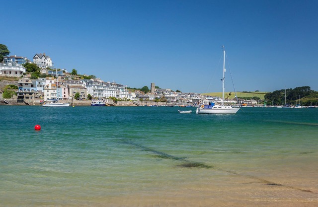 12 Robinsons Row, SALCOMBE