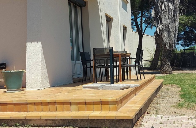 120m2 wifi 2bed 6pers large garden 2km sea parking ok pets holiday voucher ground floor