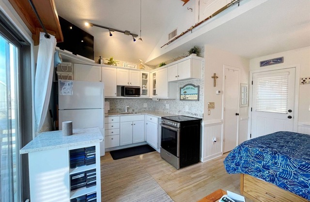 13 Dry Dock Studio Bedroom Condo by RedAwning