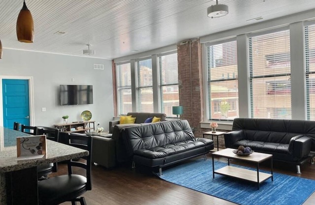 1480Sq ft 2BR/2BA Loft Downtown KC Historic Build