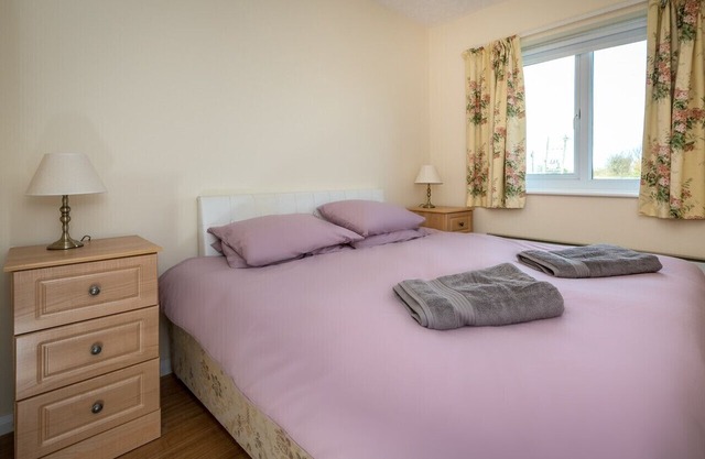 15 Lon Cernyw - Three Bedroom House, Sleeps 8