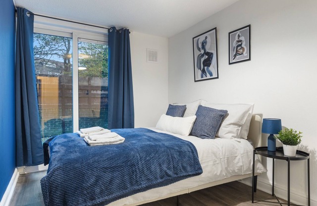 15 Mins to Central LDN, Sleeps 8, Spacious Home
