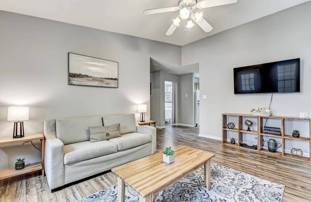 15 Mins to Hospital&Downtown! Brandlewood Bungalow