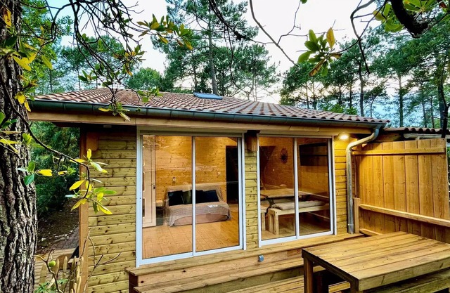 158 - Chalet in a quiet residence in Maubuisson
