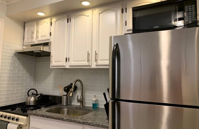 1631 1D · Astounding Apt/20 min to NYC-Parking Avail. Steps away from bus stop.
