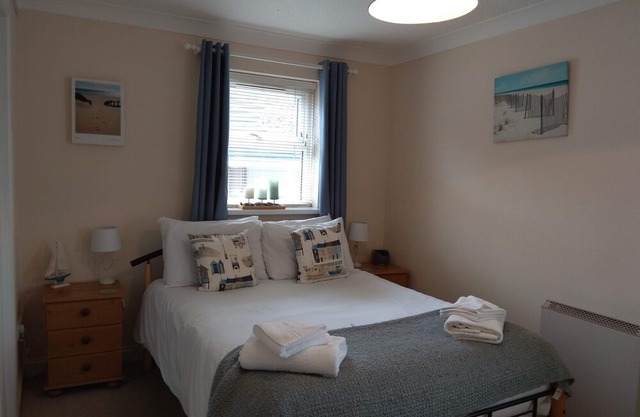 17 Britten Close - sleeps 2 guests in 1 bedroom