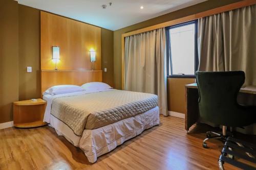 1707 Flat com duas suites com serviço de Hotel no Itaim Bibi!