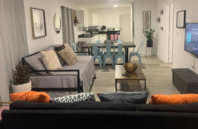 1823 LARGE MODERN HOUSE BEST CENTRAL MIAMI AREA, Near airport , wynwood Downtown