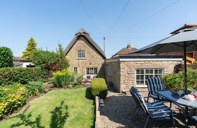 Cottage Broadway 