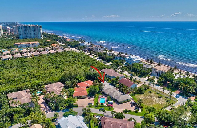 19-2: Steps to Highland Beach, Pool, Private Patio