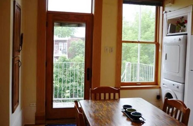#194 Cozy, Warm APT in Rosemont