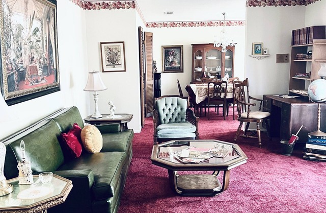 1960's Time Capsule Home on a quiet street in Alvin