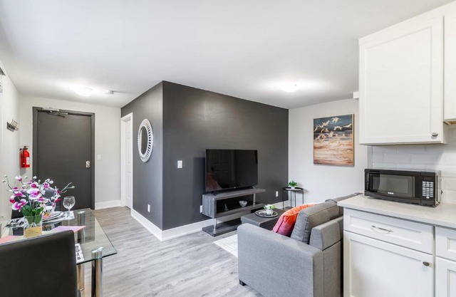 1BR - Boutique Apt w Netflix - Prime Location