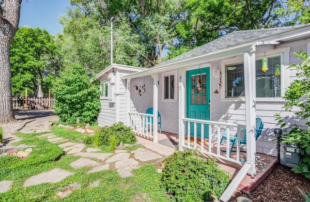 1BR Colorado Cottage Charm Hiking and Broadmoor