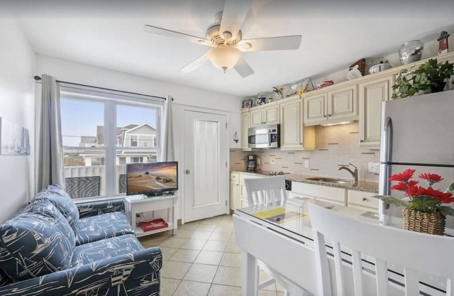 1BR Ocean Block Condo – 140’ from the Beach