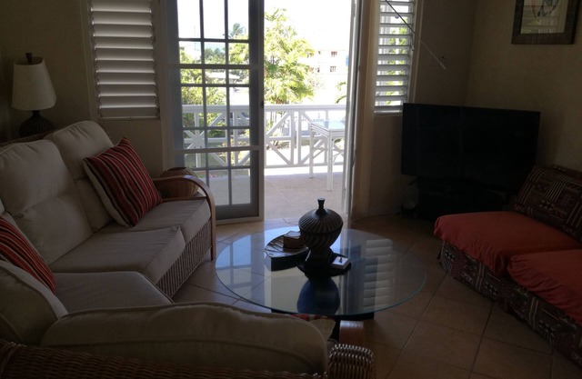 1st Floor Villas with a sea view, 2 minutes walk from Freights Bay