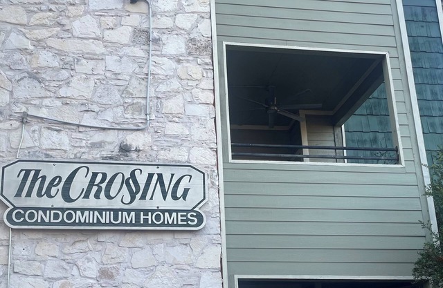 2/2 Condo in Historic District Walking Distance to EVERYTHING!