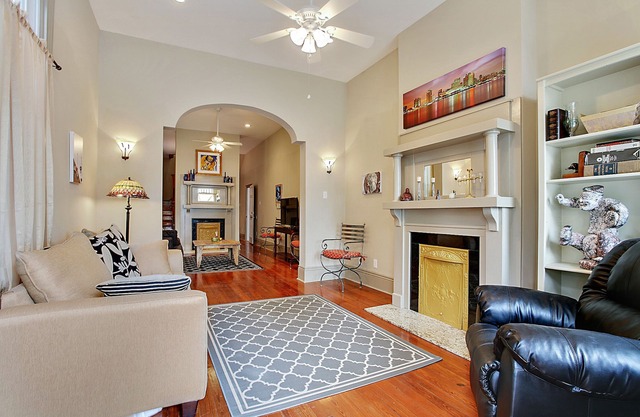 2-3 N stays - Spacious and Comfy, Walk to Whole Foods, bars and shops, sleeps 12