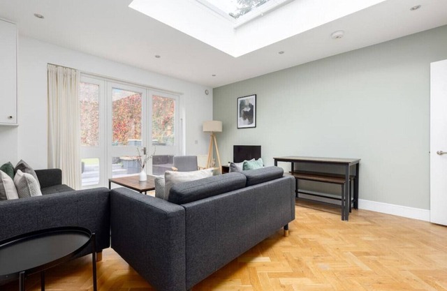 2 Bed Garden Flat Shepherd's Bush