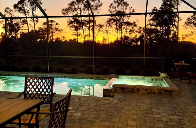 2-bed, office, 2.5 Bth Home w/Saltwater Pool, hot tub in WP Golf & Country Club
