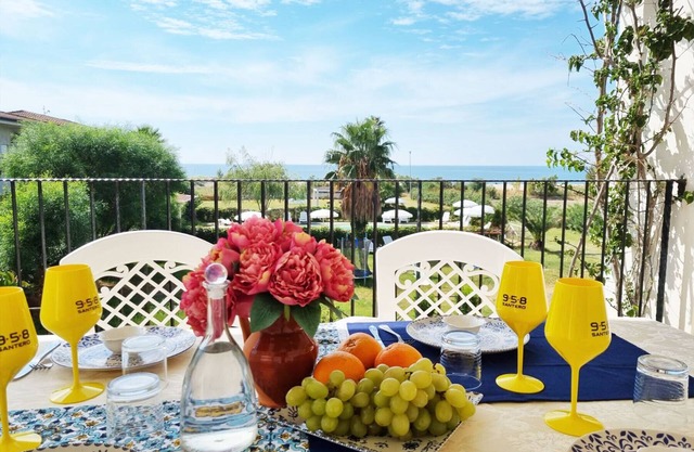 2-bedroom apartment and terrace with spectacular sea view
