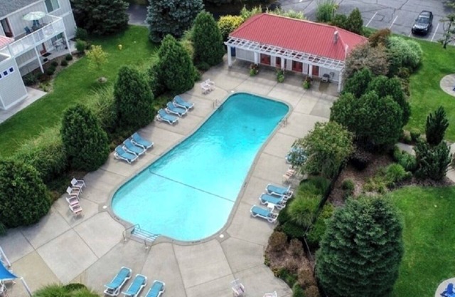 2 bedroom/2 bath with pool access