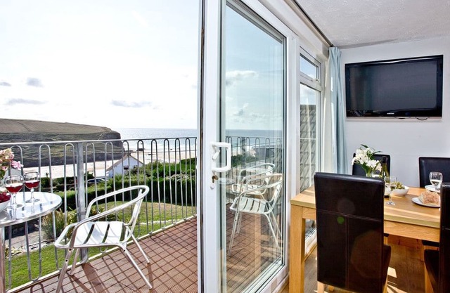 2 bedroom accommodation in Mawgan Porth