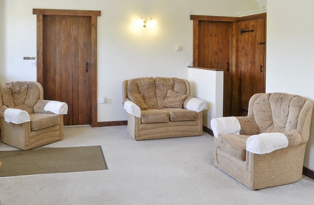 2 bedroom accommodation in Shipton Gorge