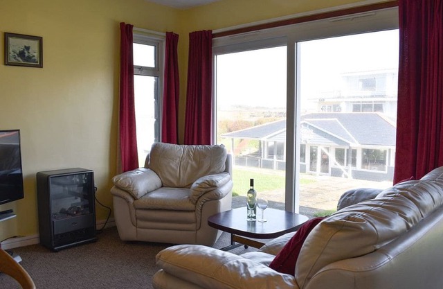 2 bedroom accommodation in Colwell Bay, near Freshwater