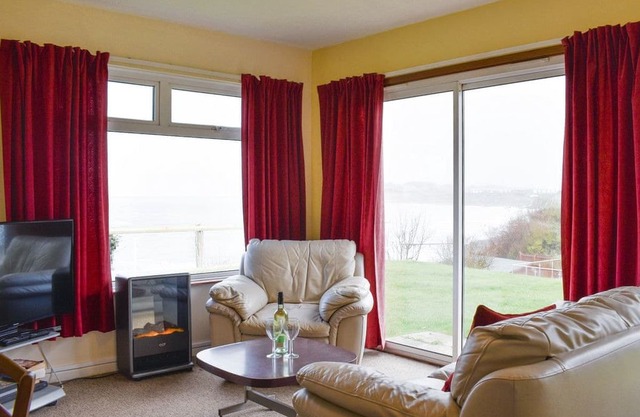 2 bedroom accommodation in Colwell Bay, near Freshwater