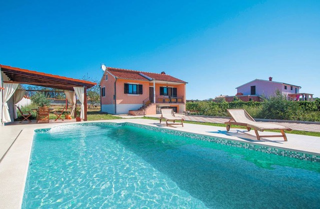 2 bedroom accommodation in Cukrici