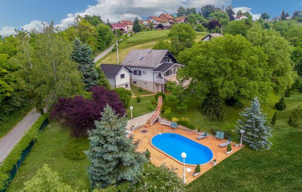 2 bedroom accommodation in Seketin
