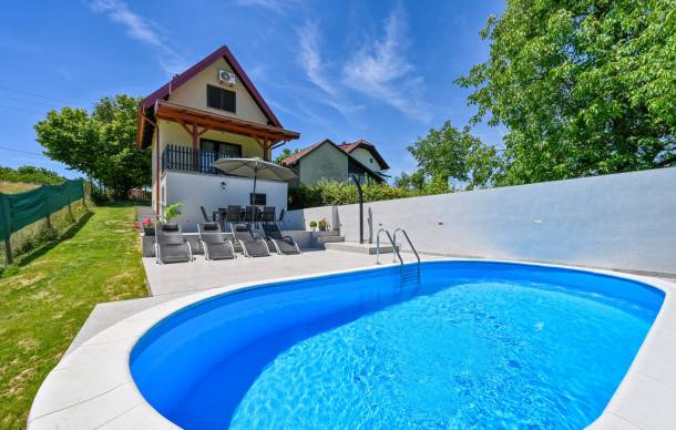 2 bedroom accommodation in Seketin