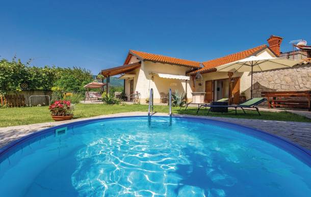 2 bedroom accommodation in Jurdani