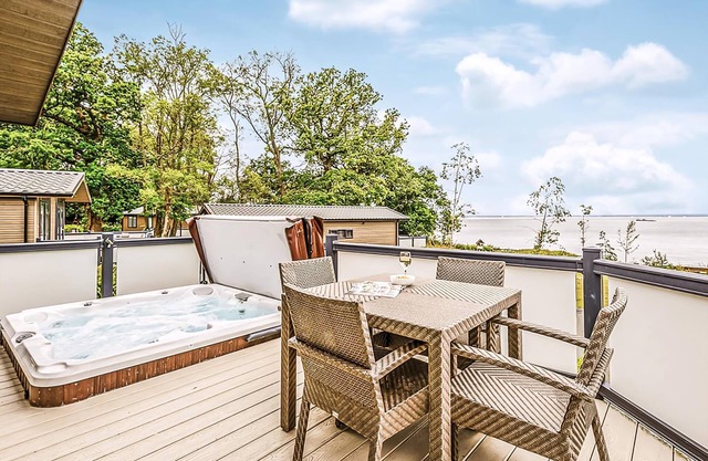 2 bedroom accommodation in Wootton, Nr Cowes