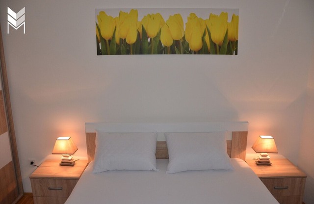 2-bedroom apartment with a seaview "Podmaine 70"