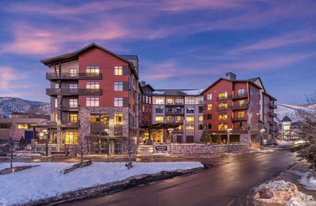 2 Bedroom Apt at Avon. Ski at Beaver Creek, Vail, Breckenridge