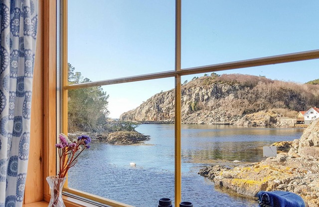 2 bedroom cozy home in Finnås