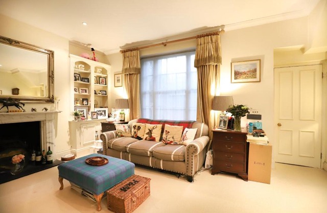 2 Bedroom Flat With Patio Close To Victoria